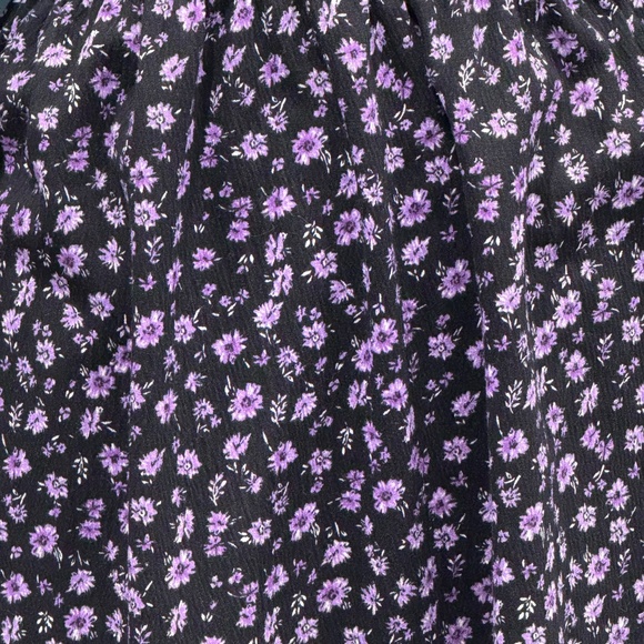 ✨ H&M Divided Purple Floral Smocked Waist Mini Dress - Medium ✨ - Picture 3 of 6
